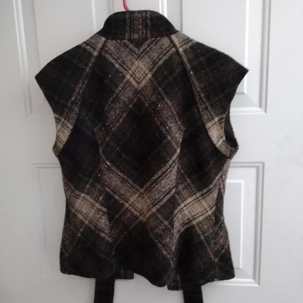 Vest - Picture 3 of 5
